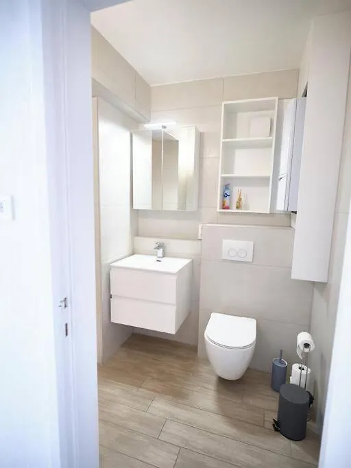 Hugo By The Harbor, Light-Filled And Centrally Located Apartment - Free Parking 오스텐드